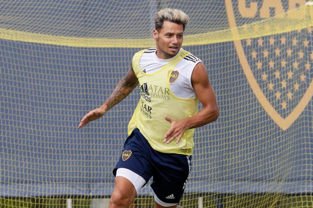 El delantero Mauro Zárate, ex Boca y ex América Mineiro de Brasil, se encuentra sin club y Colón de Santa Fe se mostró interesado en contar con sus servicios.