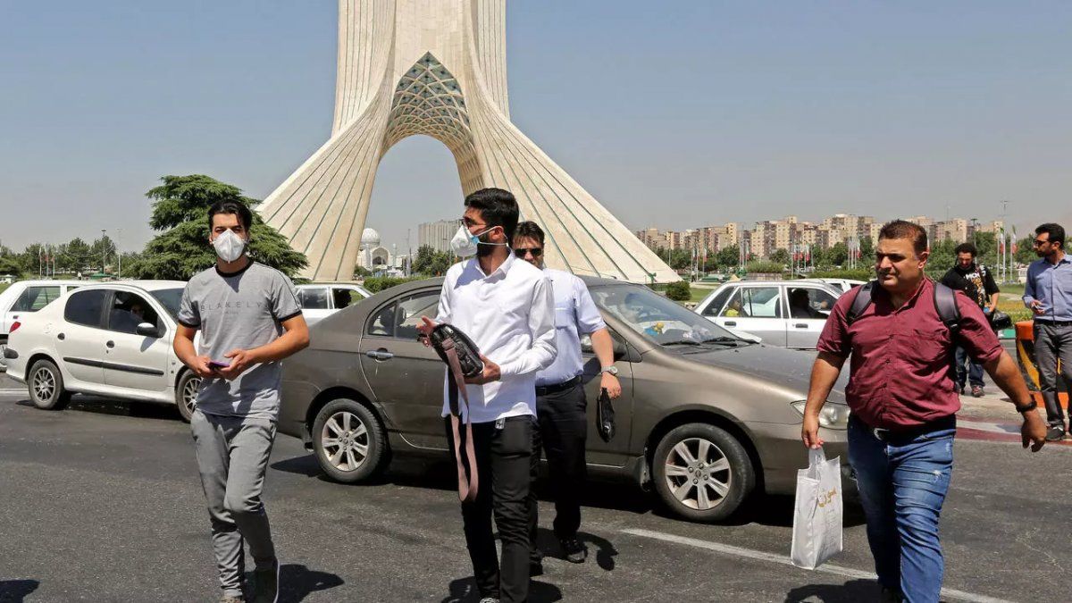 La provincia iraní de Teherán cierra mezquitas y varios comercios por el avance del coronavirus