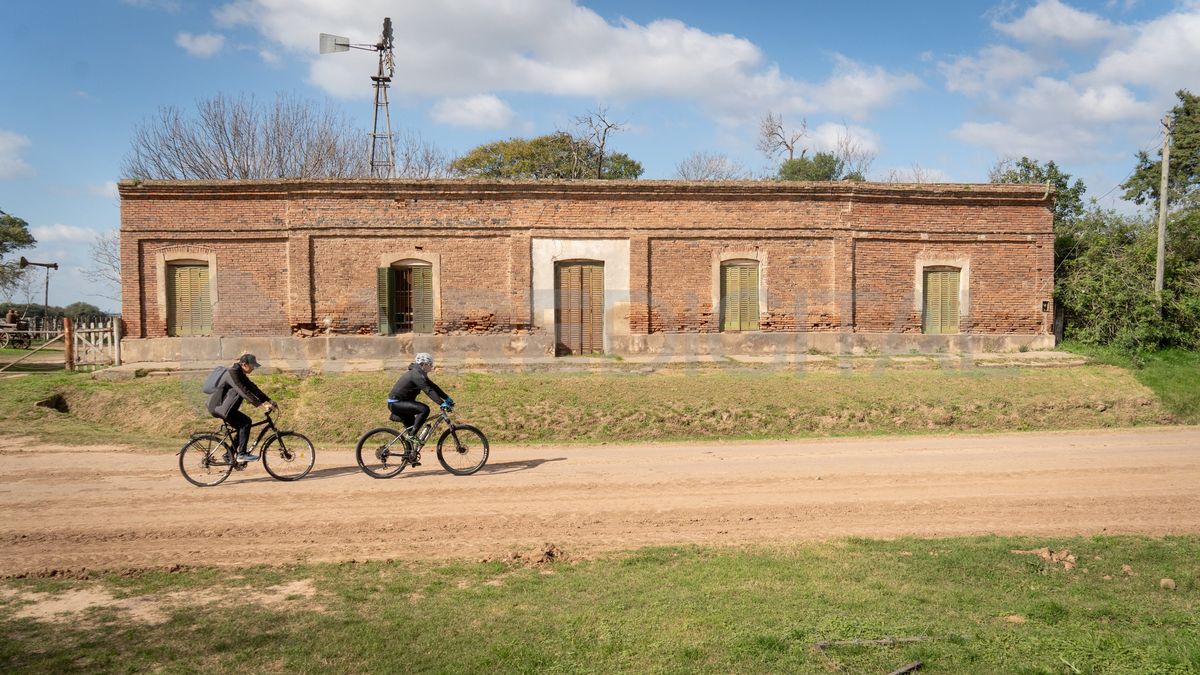 En los caminos rurales todavía se preservan viejas construcciones de la época de los colonos. En los caminos rurales todavía se preservan viejas construcciones de la época de los colonos.