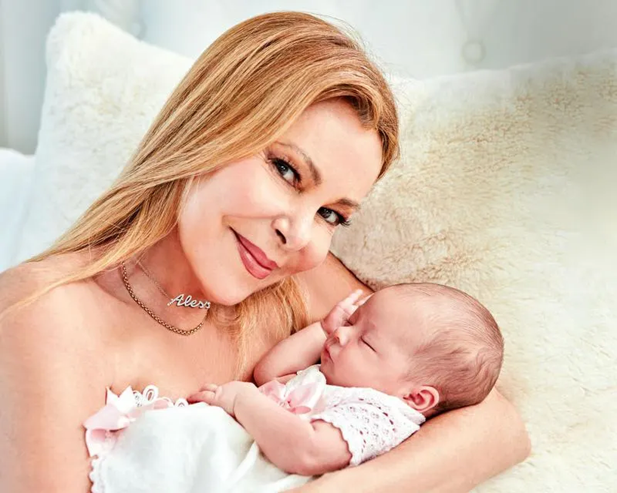 La actriz Ana Obregón, de España, alquiló un vientre para traer al mundo una bebé a partir del semen de su hijo muerto.