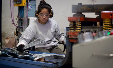 En el mes de mayo, la provincia de Santa Fe registró 508.520 puestos de trabajo asalariados en el sector privado. En el mes de mayo, la provincia de Santa Fe registró 508.520 puestos de trabajo asalariados en el sector privado.