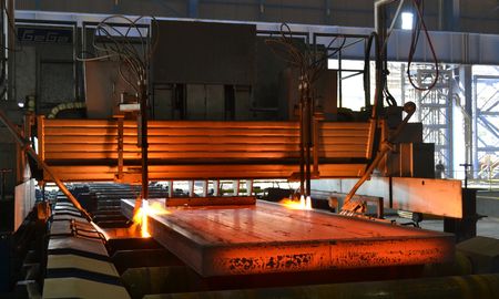 La producción de acero se desplomó 10% en febrero