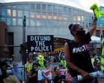 Manifestantes contra la injusticia racial protestan en Milwaukee, Wisconsin, EE.UU., 20 de agosto de 2020. Manifestantes contra la injusticia racial protestan en Milwaukee, Wisconsin, EE.UU., 20 de agosto de 2020.