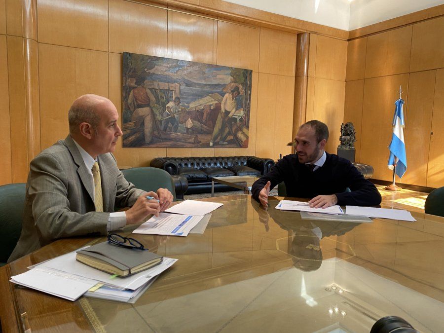 El secretario de Hacienda dijo que no debe aumentar el precio de la leche.&nbsp;