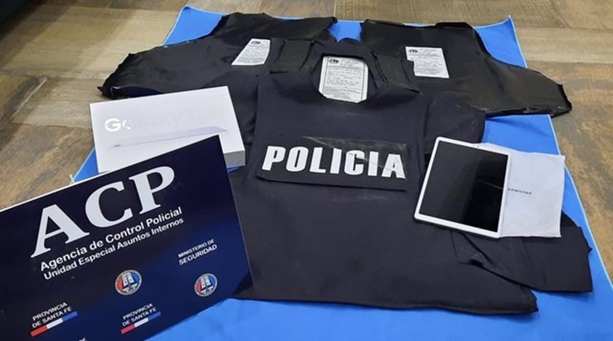 Secuestraron armas reglamentarias, municiones, chalecos antibalas y celulares.