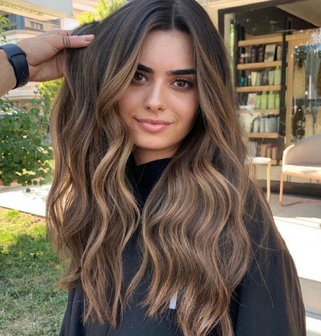 5 tonos de balayage que rejuvenecen y dan luz al rostro