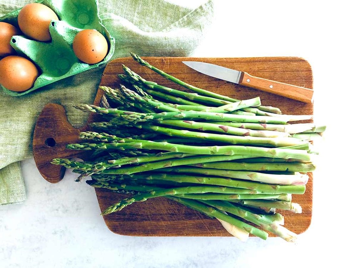 Los espárragos son una verdura deliciosa y saludable que es una excelente fuente de vitamina E. Los espárragos son una verdura deliciosa y saludable que es una excelente fuente de vitamina E.