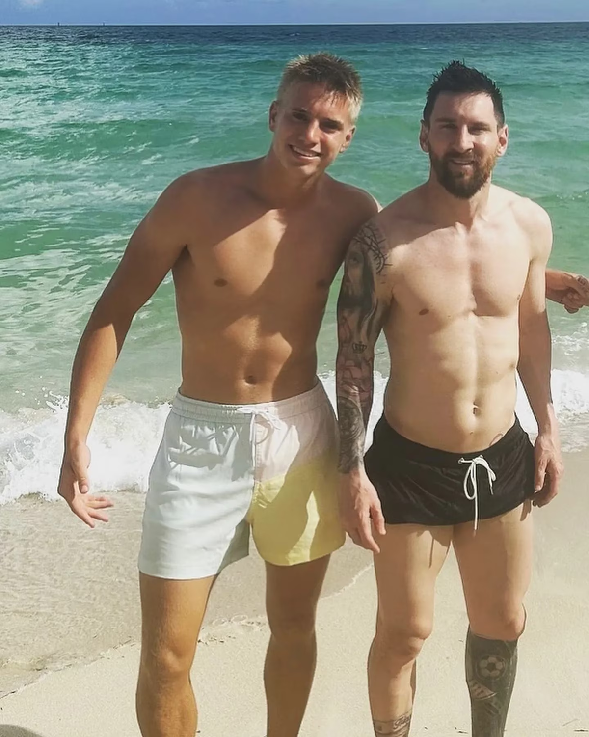Lionel Messi se encuentra en Bahamas de vacaciones junto a su familia, donde fue visto en una de sus playas exclusivas. Y la imagen no tardó en viralizarse.