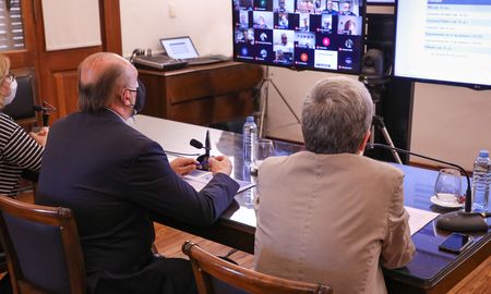 El gobernador Omar Perotti, junto con la ministra de Salud, Sonia Martorano encabezaron este viernes dos importantes encuentros El gobernador Omar Perotti, junto con la ministra de Salud, Sonia Martorano encabezaron este viernes dos importantes encuentros