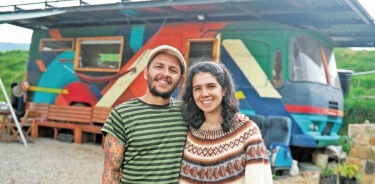 Abandonaron los lujos y ahora son felices en su hogar ecofriendly.