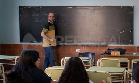 Fuentes oficiales indicaron que, en Santa Fe, hay un 31% de docentes que no falta nunca y un 14% que se ausenta un solo día al mes. Fuentes oficiales indicaron que, en Santa Fe, hay un 31% de docentes que no falta nunca y un 14% que se ausenta un solo día al mes.