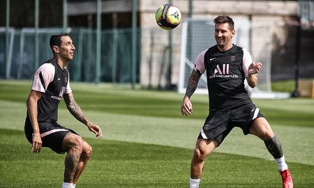 Lionel Messi entrenó por primera vez como jugador del Paris Saint-Germain de Francia. Lionel Messi entrenó por primera vez como jugador del Paris Saint-Germain de Francia.