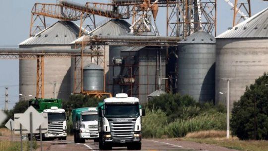 Kusznierz detalló que las grandes plantas exportadoras instaladas en el cordón industrial del Gran Rosario quedaron afectadas por restricciones comerciales internacionales. Kusznierz detalló que las grandes plantas exportadoras instaladas en el cordón industrial del Gran Rosario quedaron afectadas por restricciones comerciales internacionales.