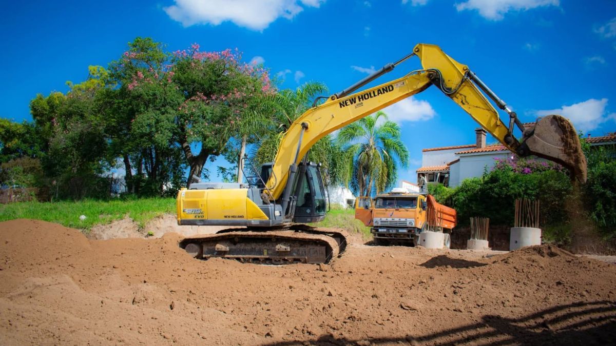 Las tareas avanzan con la demolición de la vivienda ubicada en la intersección de 7 de Marzo y Mitre de Santo Tomé. Las tareas avanzan con la demolición de la vivienda ubicada en la intersección de 7 de Marzo y Mitre de Santo Tomé.