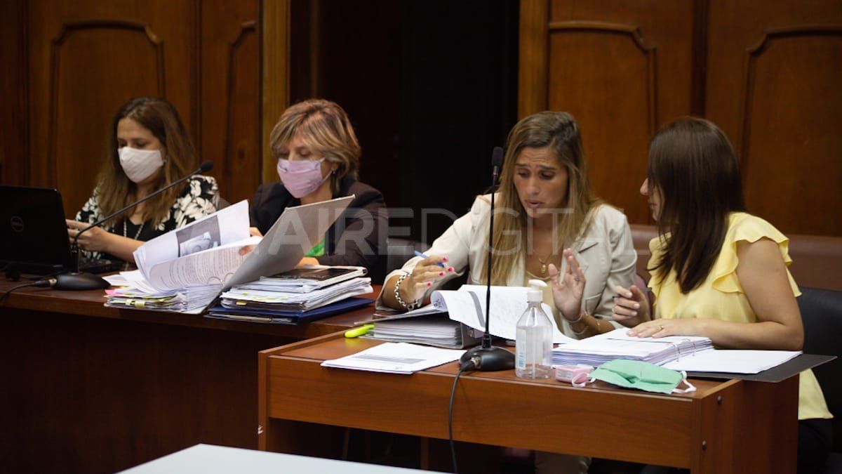 Las fiscales Ilera y Jimenez, y las abogadas querellantes Gerard y Galeano, sostuvieron la acusación de femicidio