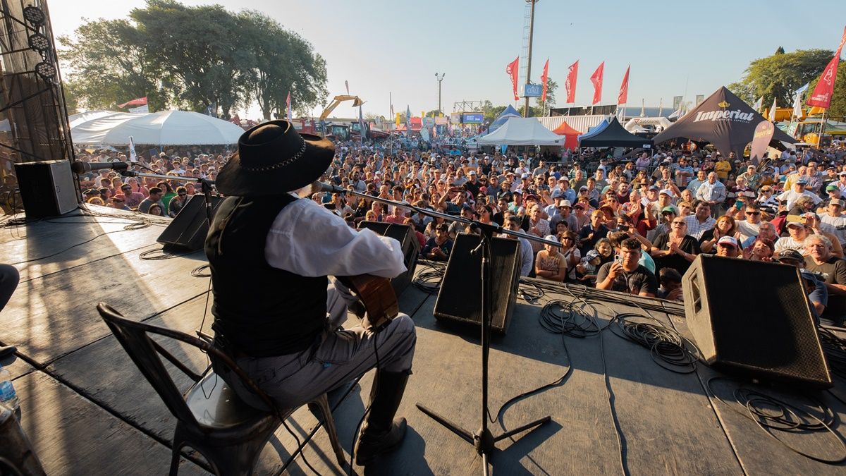 Monchito Merlo y el Indio Rojas serán dos de las figuras que se presentarán en el escenario de la Expo Rural de San Justo 2023. Monchito Merlo y el Indio Rojas serán dos de las figuras que se presentarán en el escenario de la Expo Rural de San Justo 2023.
