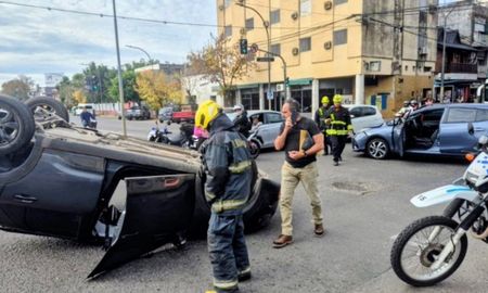 La legisladora provincial manejaba un Toyota Yaris cuando impactó contra otro vehículo en la intersección de Santa Fe y bulevar Avellaneda, en Rosario. La legisladora provincial manejaba un Toyota Yaris cuando impactó contra otro vehículo en la intersección de Santa Fe y bulevar Avellaneda, en Rosario.