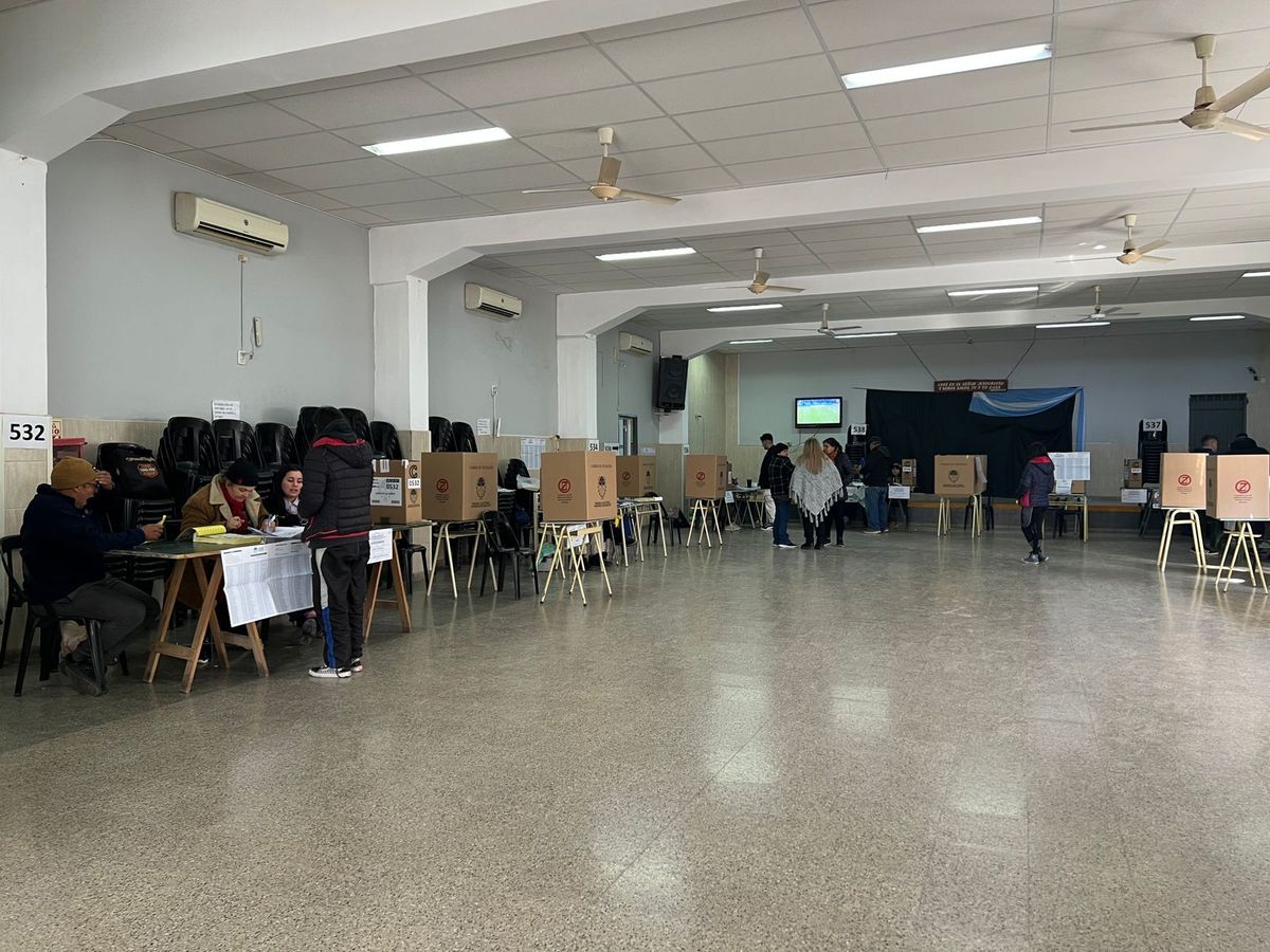 Escuela Juan Marcos, de barrio Acería. Escuela Juan Marcos, de barrio Acería.