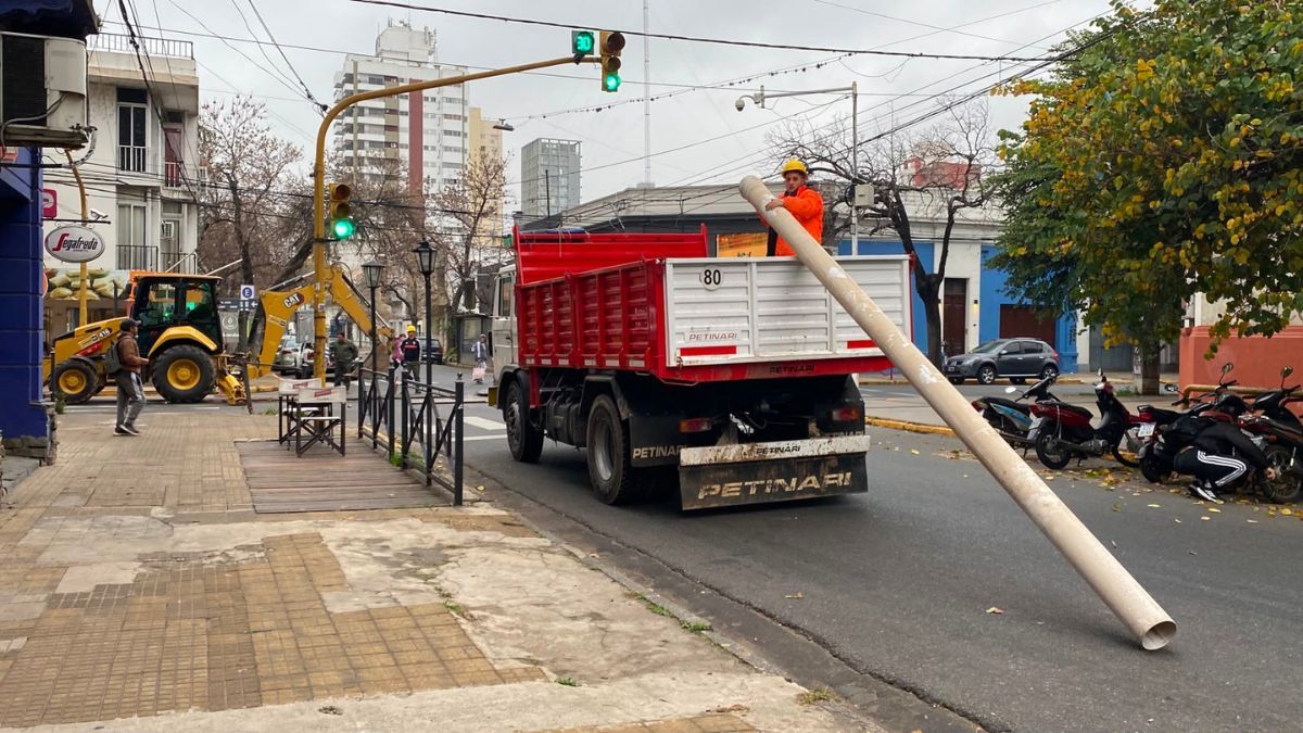 Aguas Santafesinas trabaja este sábado en la renovación de un tramo de la red cloacal. Hay cortes de tránsito hasta las 15. Aguas Santafesinas trabaja este sábado en la renovación de un tramo de la red cloacal. Hay cortes de tránsito hasta las 15.