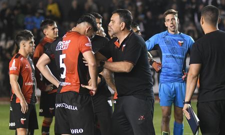 Osella fue contundente sobre su continuidad en Colón tras el fracaso en el Reducido Osella fue contundente sobre su continuidad en Colón tras el fracaso en el Reducido