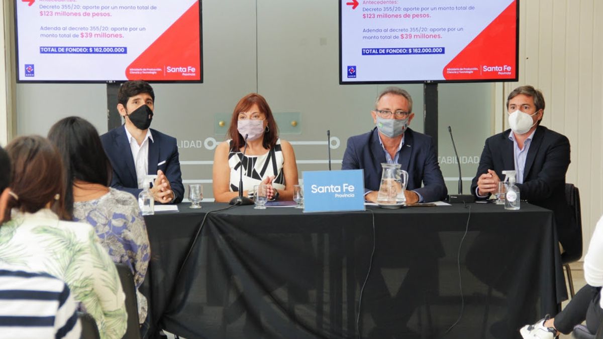 En el lanzamiento de los créditos estuvieron presentes el ministro de Producción