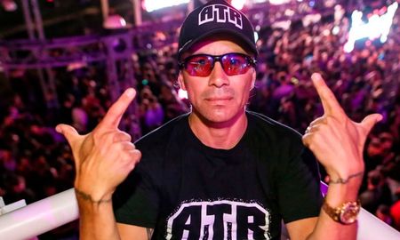 Lescano y la banda de cumbia, Damas Gratis, se salvaron de milagro después de tocar en el festival Jaumina Fest en San Bernardino, Paraguay, el cuál terminó con dos muertos y algunos heridos durante un tiroteo a la multitud de espectadores. Lescano y la banda de cumbia, Damas Gratis, se salvaron de milagro después de tocar en el festival Jaumina Fest en San Bernardino, Paraguay, el cuál terminó con dos muertos y algunos heridos durante un tiroteo a la multitud de espectadores.