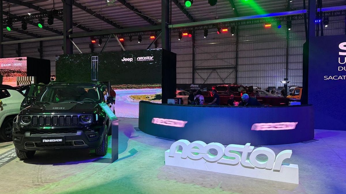 NeoStar en el Salón del Automóvil en Funes: lo último en autos eléctricos e híbridos.