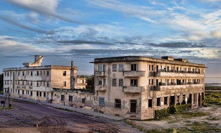 El fallo judicial reordenó el destino del edificio más emblemático de Miramar de Ansenuza. El fallo judicial reordenó el destino del edificio más emblemático de Miramar de Ansenuza.