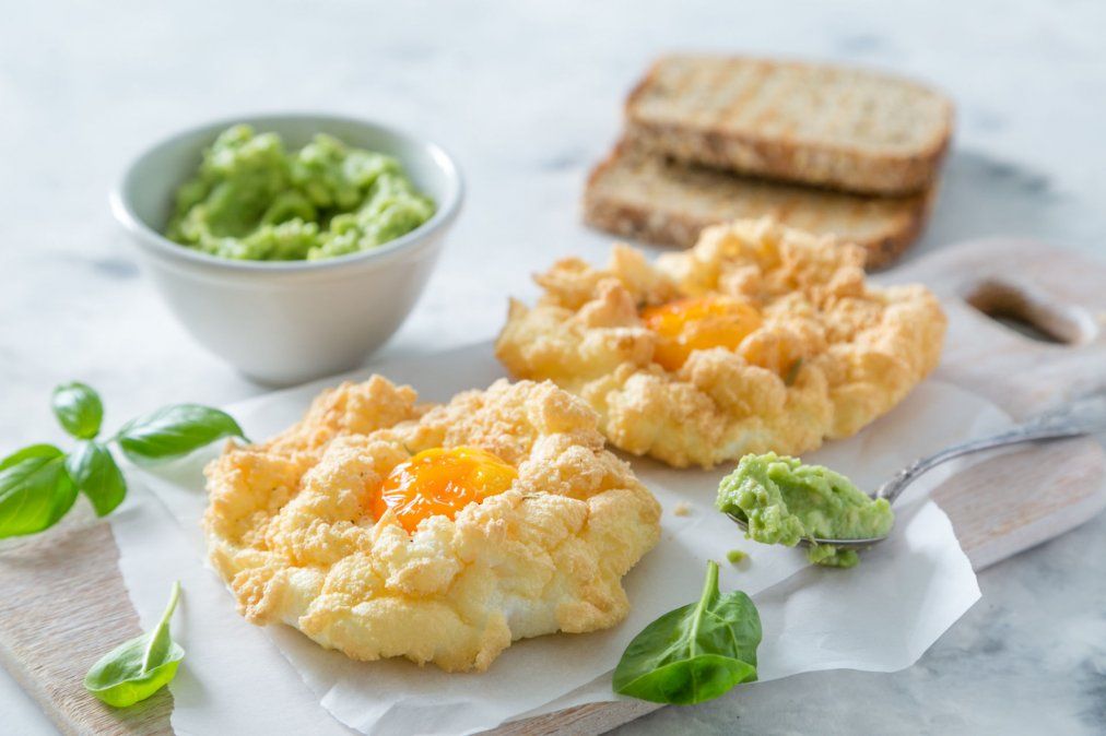 Cómo hacer huevos nube paso a paso.