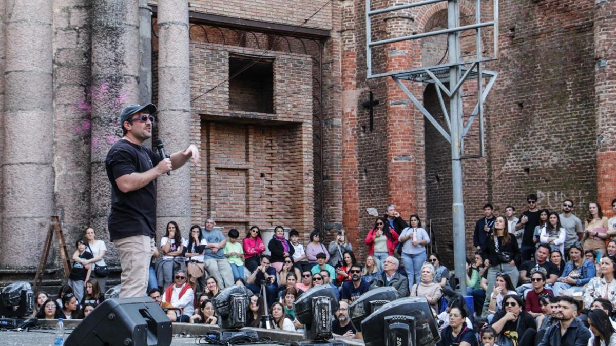 El evento mostró un salto de calidad en curadurías y presentaciones, con nuevas instituciones abriendo sus puertas al público santafesino. El evento mostró un salto de calidad en curadurías y presentaciones, con nuevas instituciones abriendo sus puertas al público santafesino.