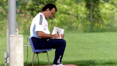 Marcelo Bielsa: las razones de su cansancio a 17 años de su renuncia a la selección argentina