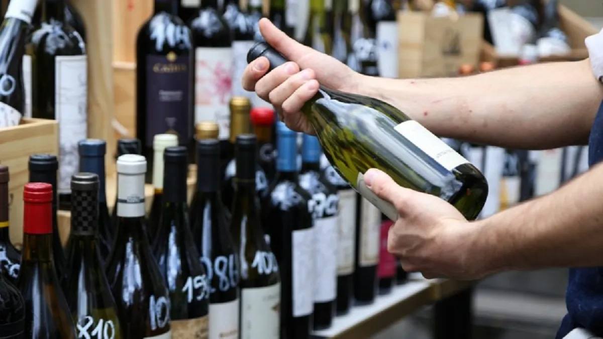 Ante la problemática, el ministro de economía Enrique Vaquié, está tomando cartas en el asunto bajo la posibilidad de importar botellas y que no afecte el stock en las góndolas.