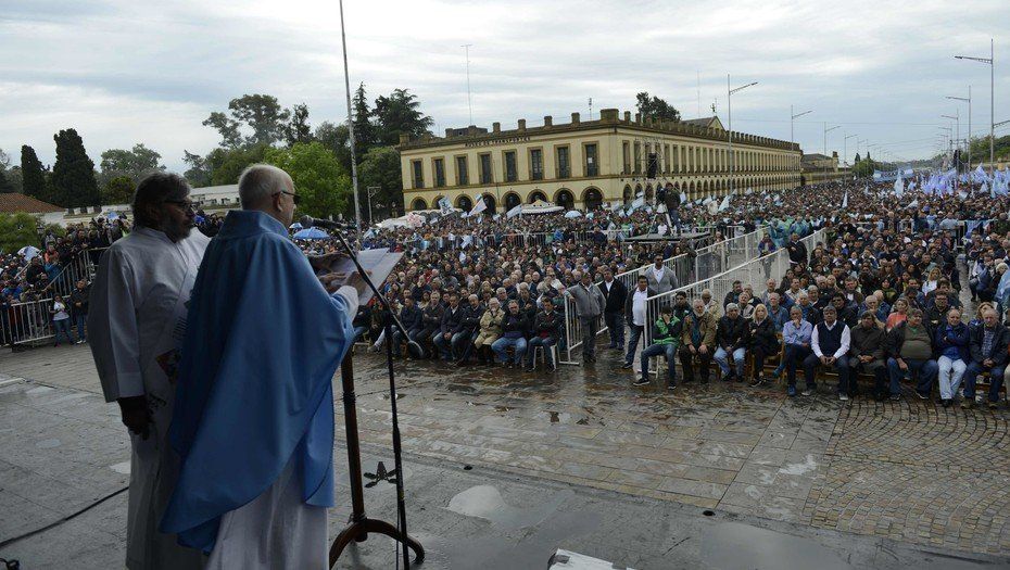 Moyano encabezó una movilización a la Basílica de Luján