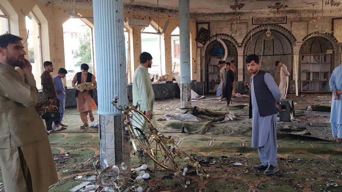 Al menos 18 muertos en un atentado en una mezquita en Afganistán.