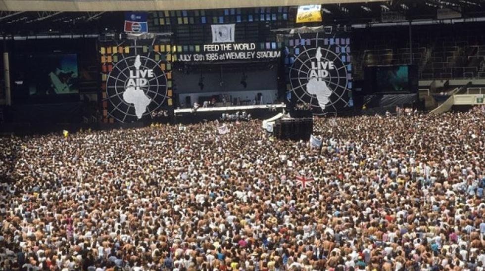Feed the World (alimenta al mundo). July 13th 1985, at Wembley Stadium. Esa era la leyenda que aparecía en letras gigantes sobre el escenario del primero de los conciertos de Live Aid