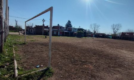 Cinco jóvenes resultaron heridos de bala anoche mientras jugaban un partido de fútbol en la zona noroeste de Rosario. Cinco jóvenes resultaron heridos de bala anoche mientras jugaban un partido de fútbol en la zona noroeste de Rosario.