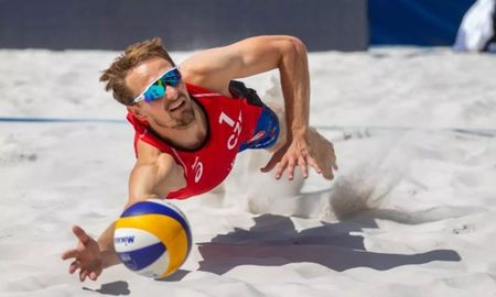 Ondrej Perusic, jugador de beach volley de República Checa, dio positivo de covid y ya son 58 los casos en la Villa Olímpica. Ondrej Perusic, jugador de beach volley de República Checa, dio positivo de covid y ya son 58 los casos en la Villa Olímpica.