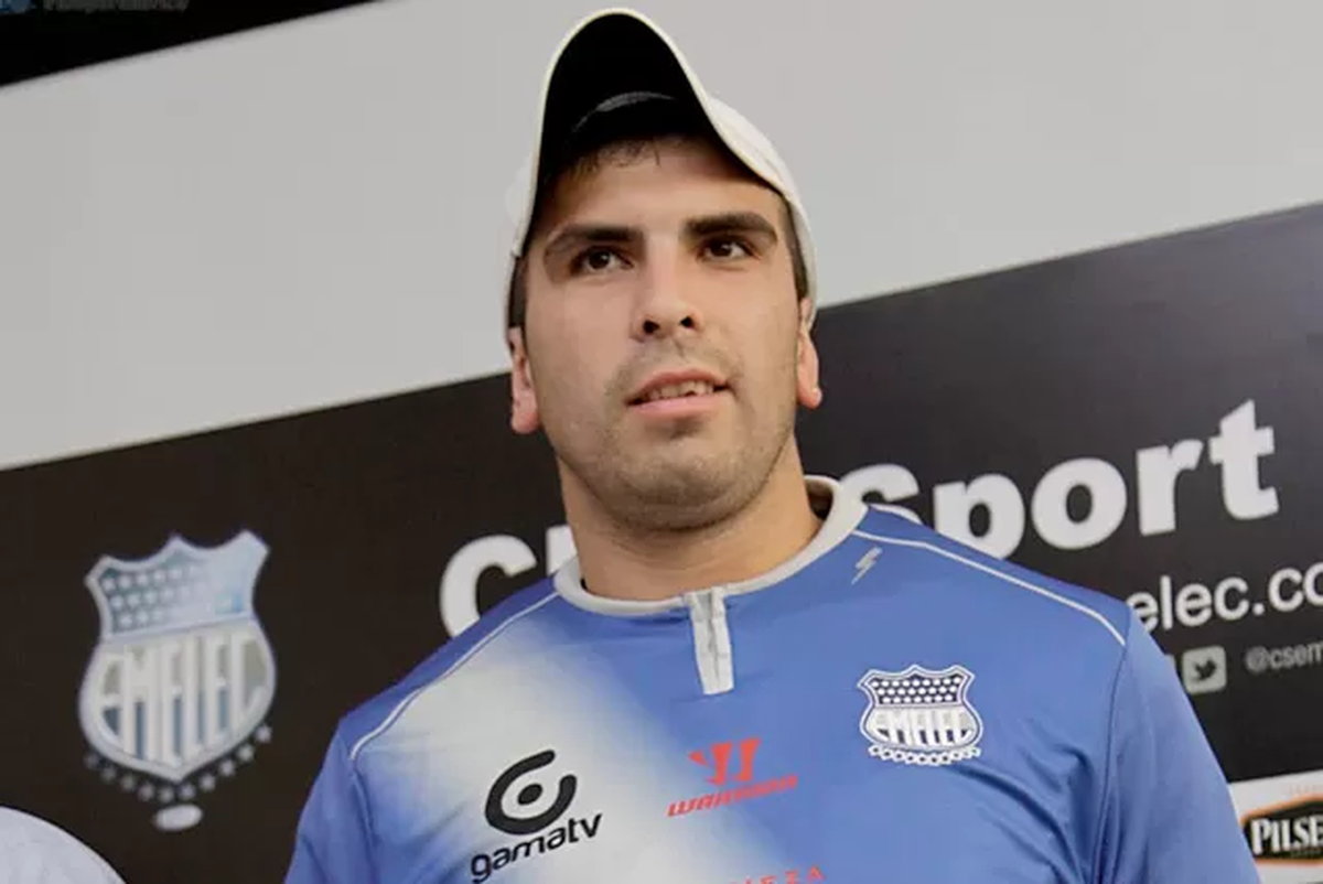 La llegada de Denis Stracqualursi, hincha reconocido de Colón, y Axel Butto ilusiona al mundo La llegada de Denis Stracqualursi, hincha reconocido de Colón, y Axel Butto ilusiona al mundo