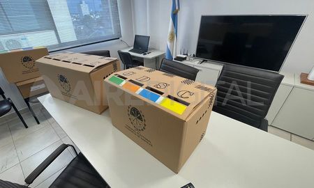 Empezaron a llegar las 19.000 urnas que serán ubicadas el día de las elecciones repartidas en aproximadamente 9.100 mesas de votación. Empezaron a llegar las 19.000 urnas que serán ubicadas el día de las elecciones repartidas en aproximadamente 9.100 mesas de votación.