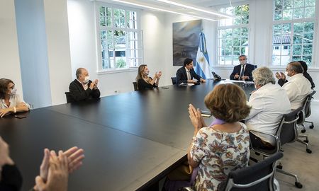 A fines de febrero, el Gobierno nacional y los gremios cerraron la paritaria con un aumento salarial escalonado del 34,55%. A fines de febrero, el Gobierno nacional y los gremios cerraron la paritaria con un aumento salarial escalonado del 34,55%.