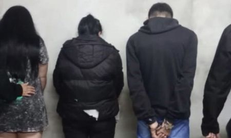 Dos mujeres y un hombre detenidos por la Policía por descartar un arma de fuego en un zanjón. Dos mujeres y un hombre detenidos por la Policía por descartar un arma de fuego en un zanjón.