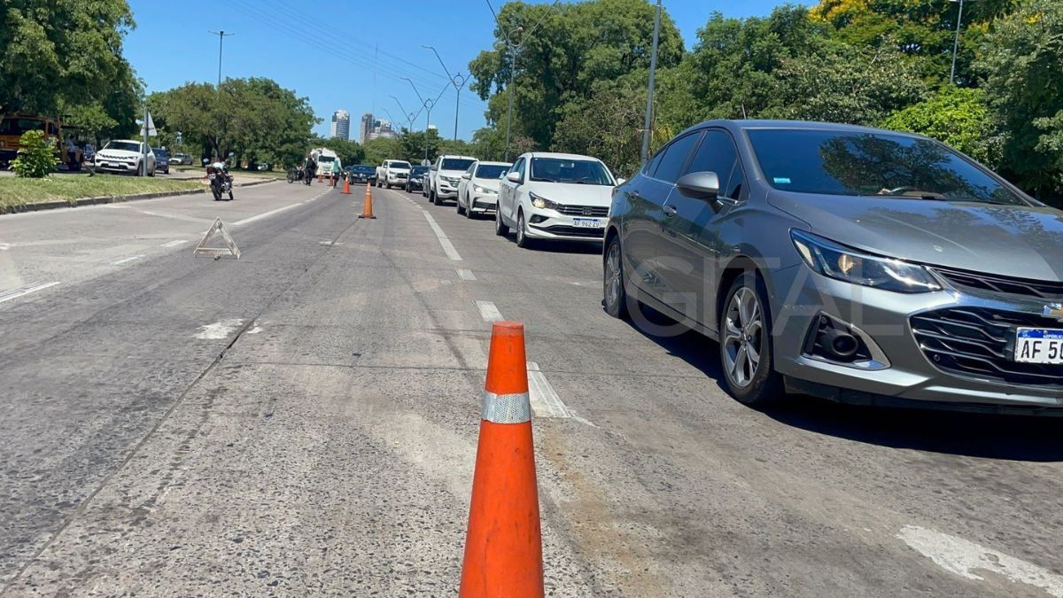 Una moto y una camioneta chocaron este sábado al mediodía en avenida Alem.