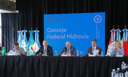 Con la titularidad de Guerrera al frente del CFH, se dio paso a la conformación del consejo directivo del Ente Nacional de Control y Gestión de la Hidrovía Paraná-Paraguay. Con la titularidad de Guerrera al frente del CFH, se dio paso a la conformación del consejo directivo del Ente Nacional de Control y Gestión de la Hidrovía Paraná-Paraguay.