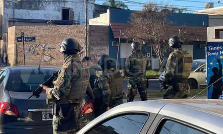 El momento en que Segovia fue detenido en barrio Sargento Cabral. El momento en que Segovia fue detenido en barrio Sargento Cabral.
