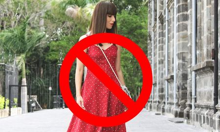 El vestido rojo se deja de usar en Navidad. El vestido rojo se deja de usar en Navidad.