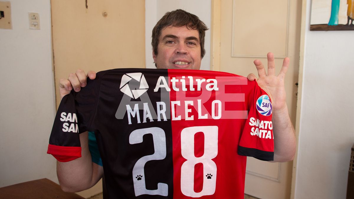 Marcelo Estigarribia contactó a Darío a través de un amigo y lo visitó en su casa para regalarle la camiseta del Sabalero.