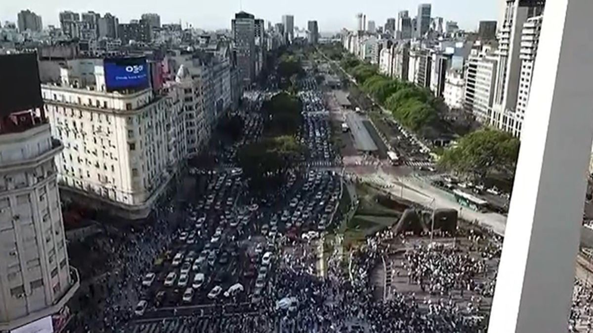 El Obelisco porteño se volvió a llenar de manifestantes este 8N.