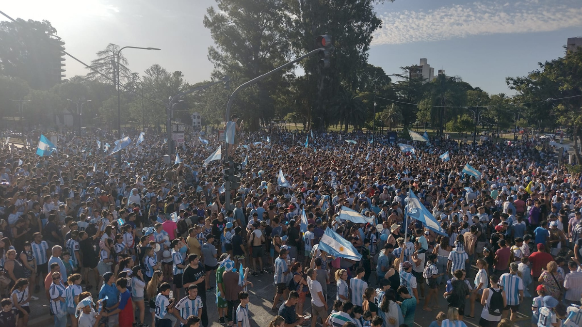 Centenares de personas se acercaron a festejar a la plaza céntrica de Venado Tuerto.