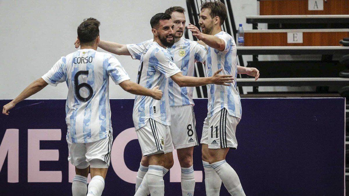 El seleccionado argentino de futsal derrotó por penales a Brasil y este domingo disputa la final de la Copa América frente a Paraguay.