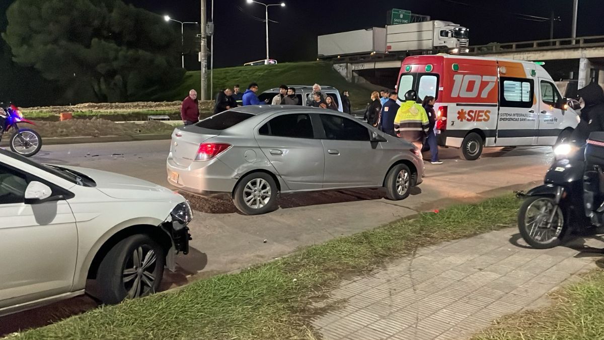 Un automóvil chocó con una moto a la altura del rulo de Cilsa.